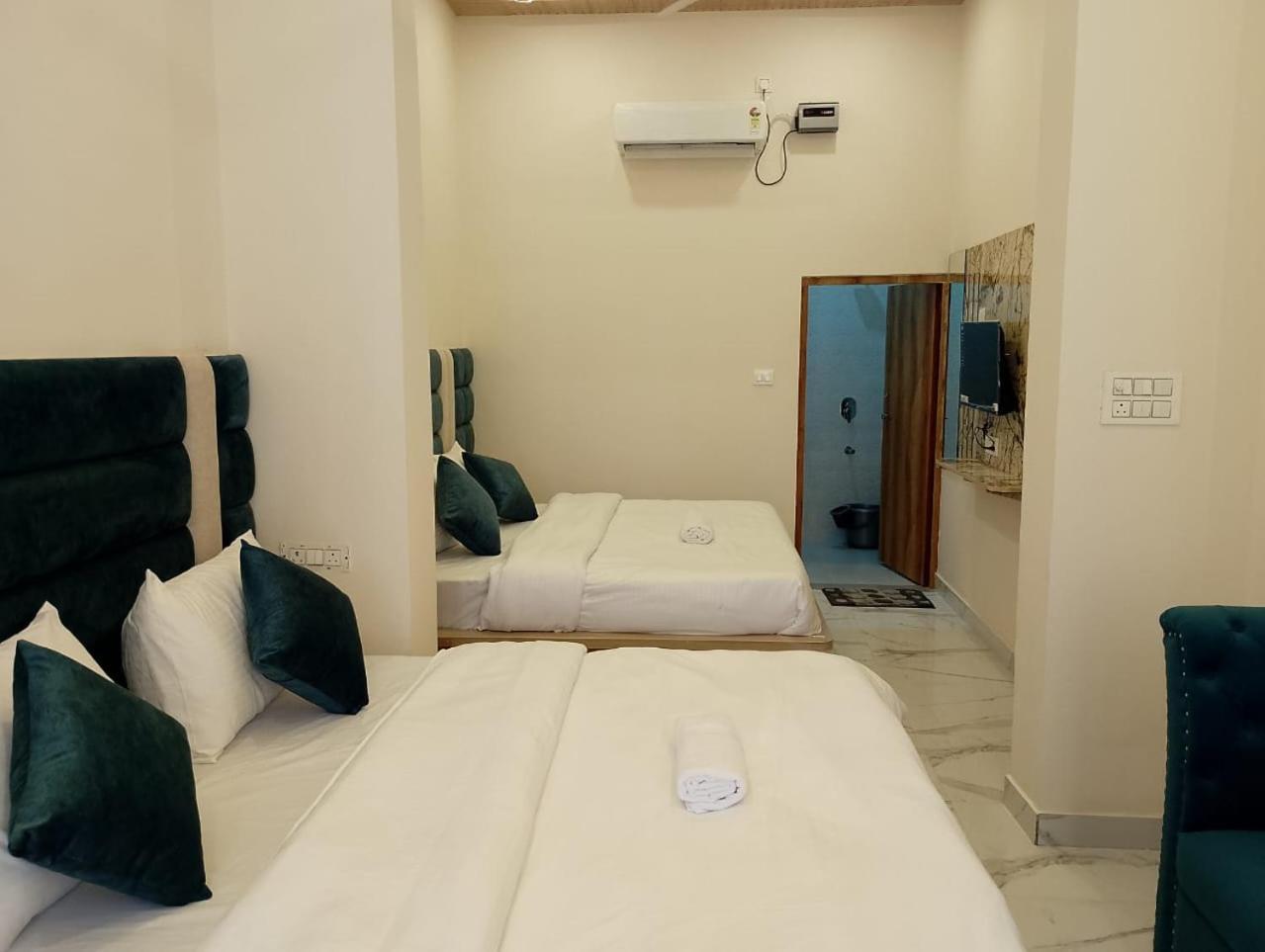 Hotel Lr Delite Inn Матхура Экстерьер фото