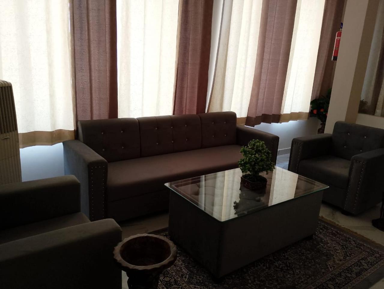 Hotel Lr Delite Inn Матхура Экстерьер фото