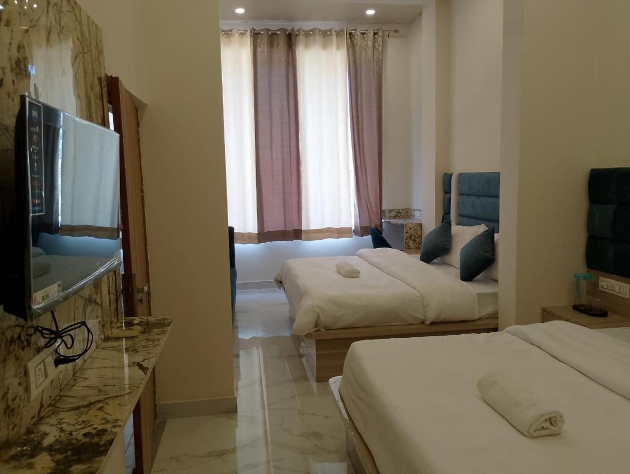 Hotel Lr Delite Inn Матхура Экстерьер фото